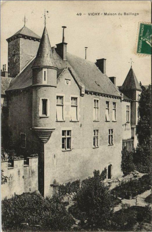 Carte postale ancienne Vichy Maison du Bailliage à Vichy