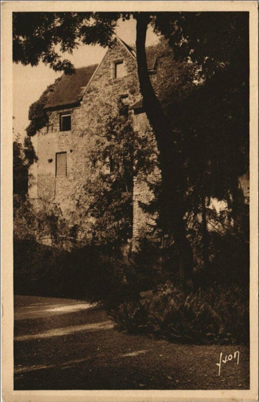 Carte postale ancienne Vichy Pan du mur à Vichy