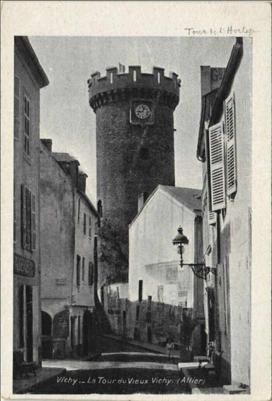 Carte postale ancienne Vichy Tour du Vieux à Vichy