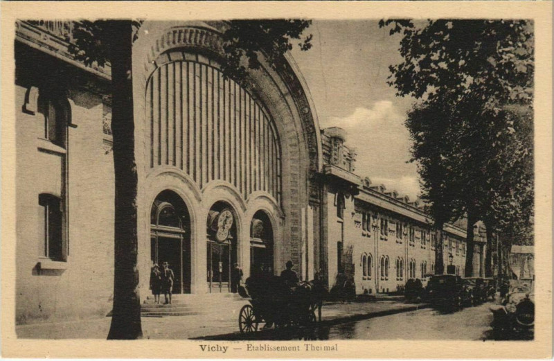 Carte postale ancienne Vichy Etablissement Thermal à Vichy