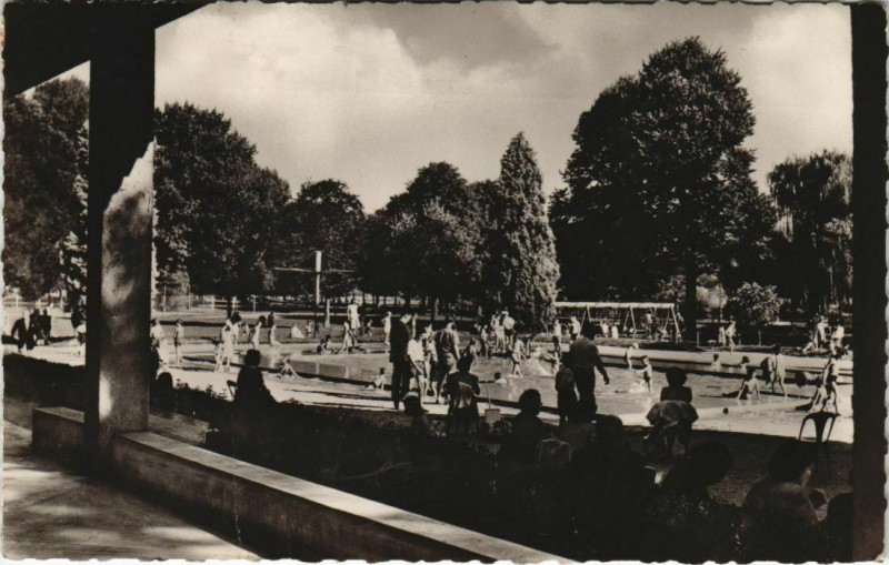 Carte postale ancienne Vichy Le Jardin d'Enfants à Vichy