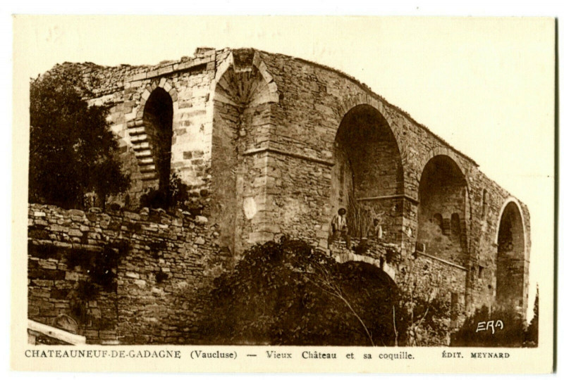 Carte postale ancienne Vaucluse Châteauneuf-de-Gadagne Vieux château animé à Châteauneuf-de-Gadagne