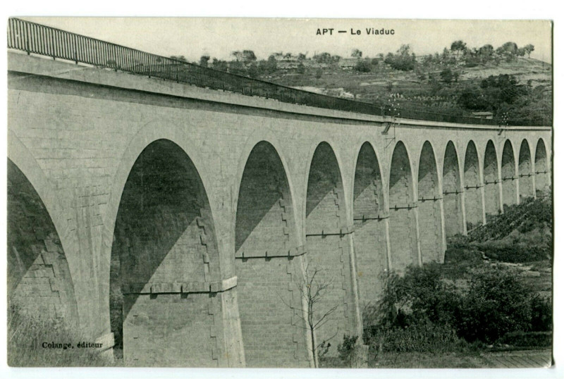 Carte postale ancienne Vaucluse Apt Le Viaduc à Apt