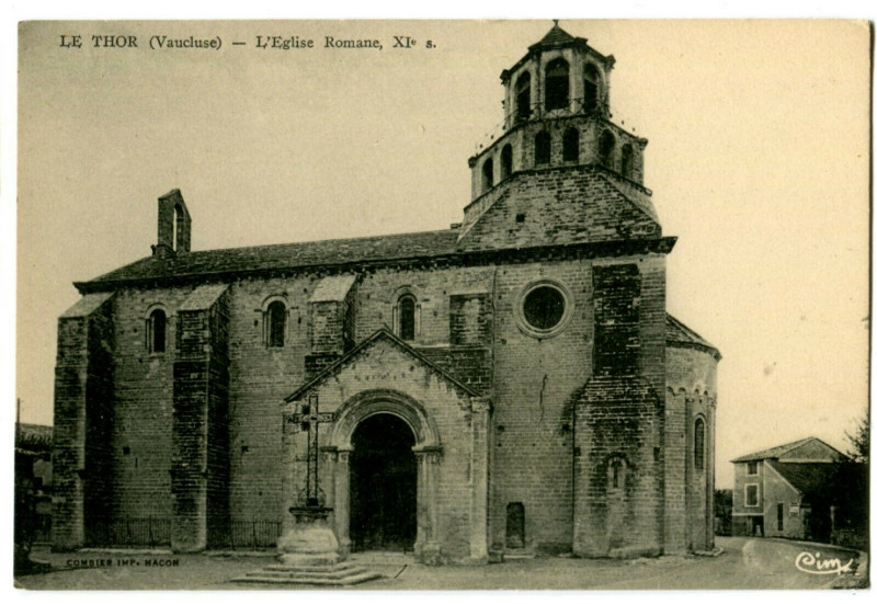Carte postale ancienne Vaucluse Le Thor L'Eglise Romane XIème s. au Thor