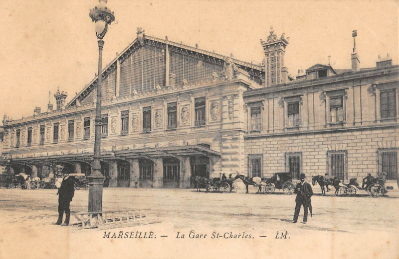 Carte postale ancienne Marseille La Gare Saint Charles à Arles