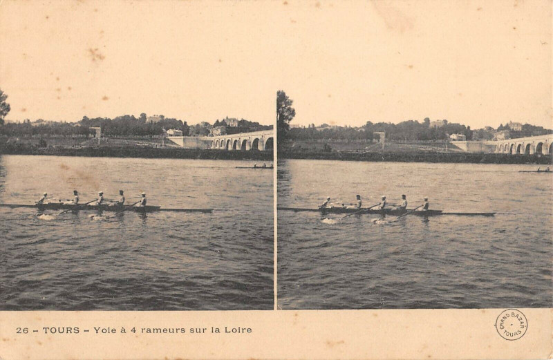 Carte postale ancienne Tours Yole A 4 Rameurs Sur La Loire à Tours