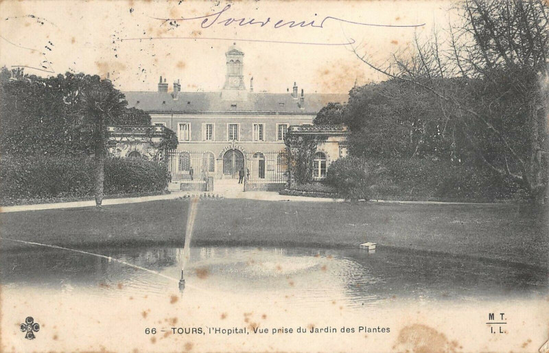 Carte postale ancienne Tours L'Hopital Vue Prise Du Jardin Des Plantes à Tours