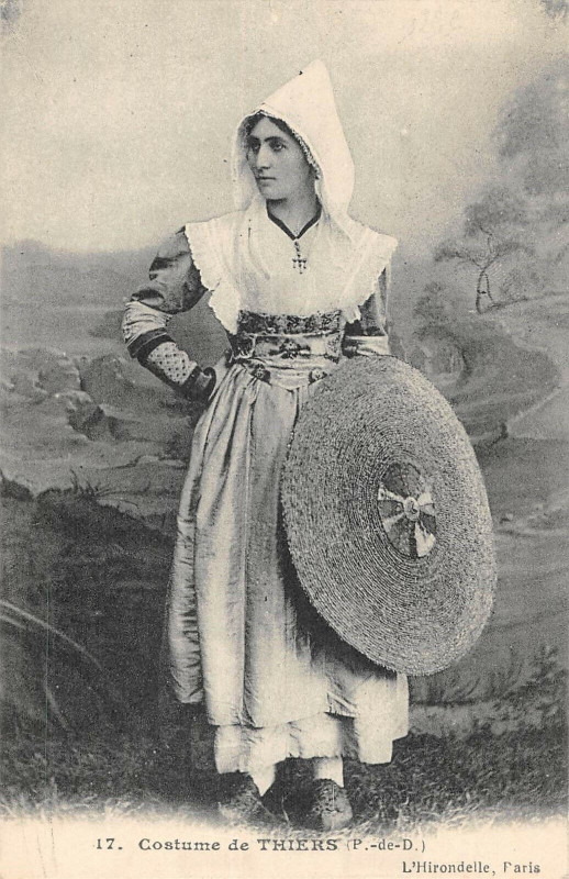 Carte postale ancienne Costume De Thiers à Thiers