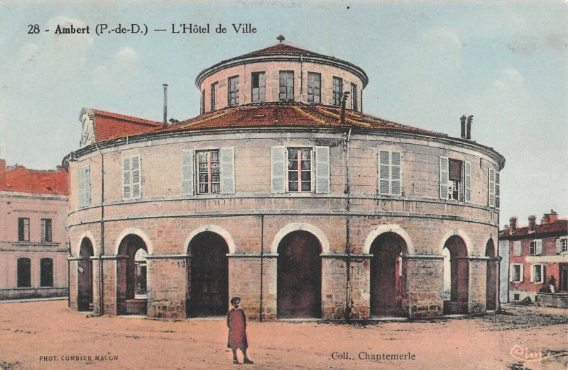 Carte postale ancienne Ambert Hotel De Ville à Ambert