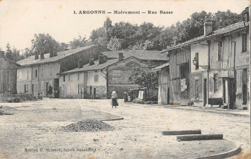 Carte postale ancienne Moiremont Rue Basse à Moiremont