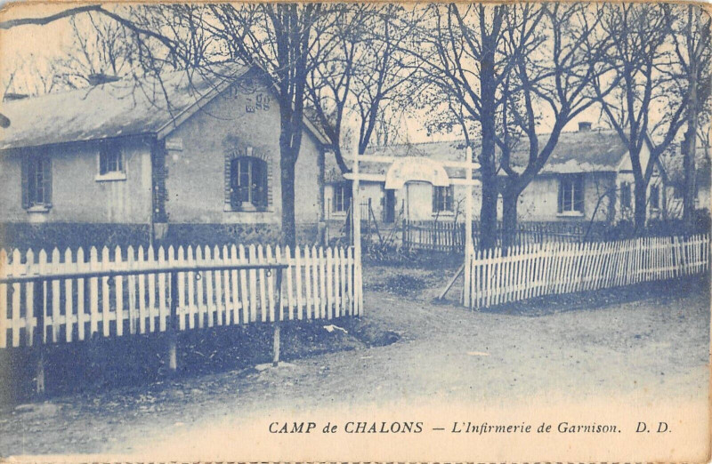 Carte postale ancienne Camp De Chalons Infirmerie De Garnison