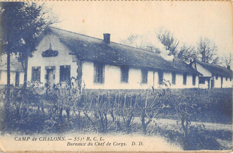 Carte postale ancienne Camp De Chalons 55 1e R.c.l.bureaux Du Chef De Corps
