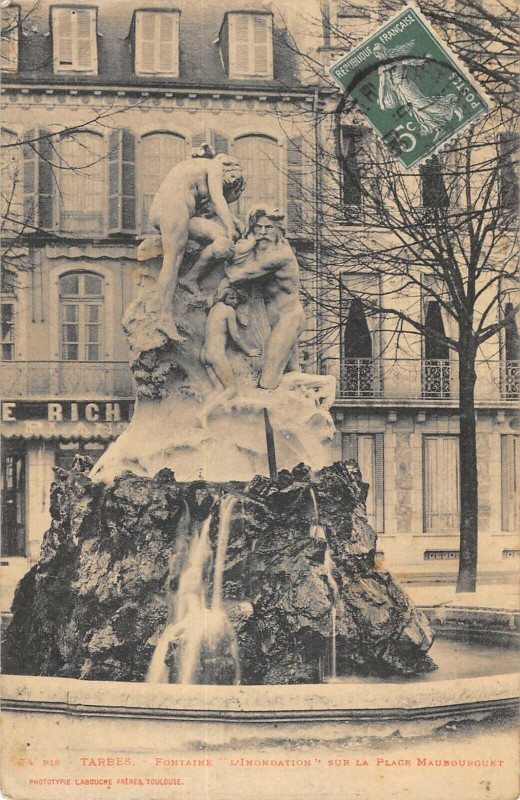 Carte postale ancienne Tarbes Fontaine L'Inondation Sur La Place Maubourguet à Maubourguet