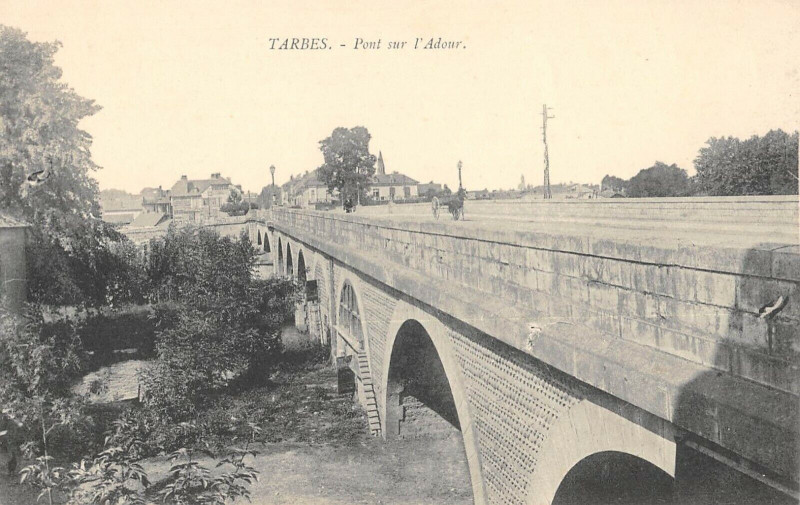 Carte postale ancienne Tarbes Pont Sur L'Adour à Tarbes
