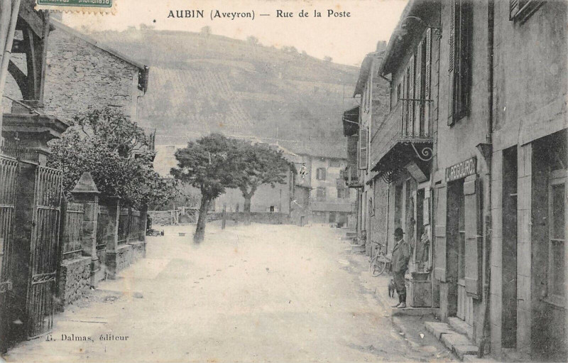 Carte postale ancienne Aubin Rue De La Poste à Aubin