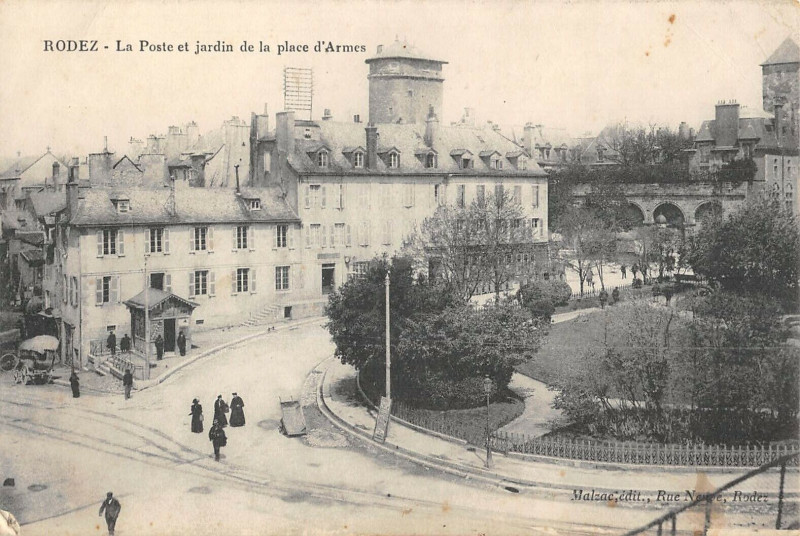 Carte postale ancienne Rodez La Poste Et Jardin De La Place D'Armes à Rodez