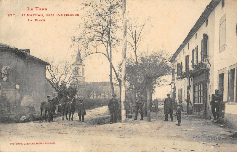 Carte postale ancienne Almayrac Pres Pampelonne La Place à Almayrac