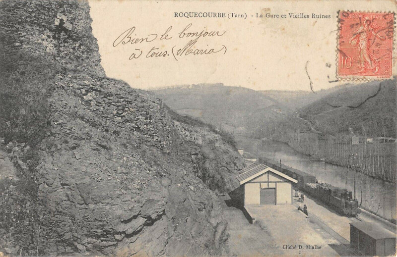 Carte postale ancienne Roquecourbe La Gare Et Vieilles Ruines à Roquecourbe