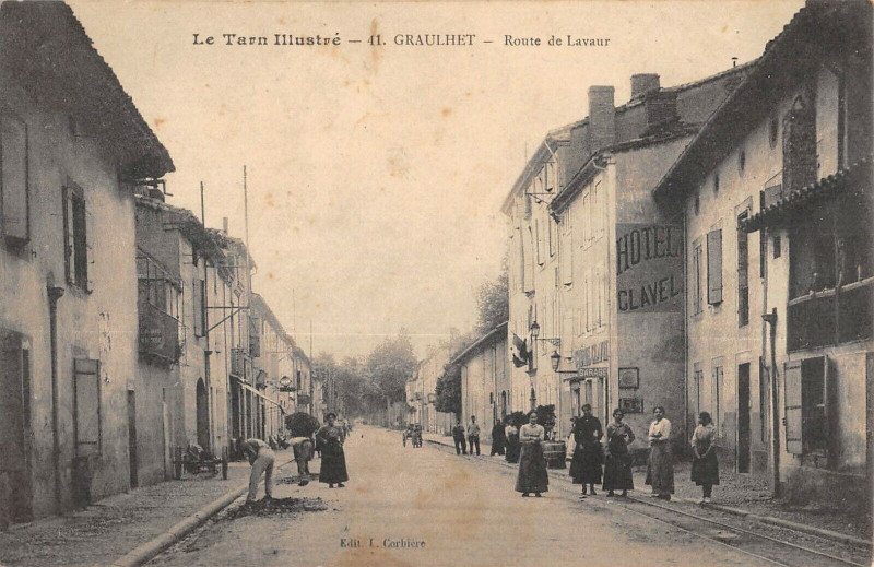 Carte postale ancienne Graulhet Route De Lavaur à Graulhet