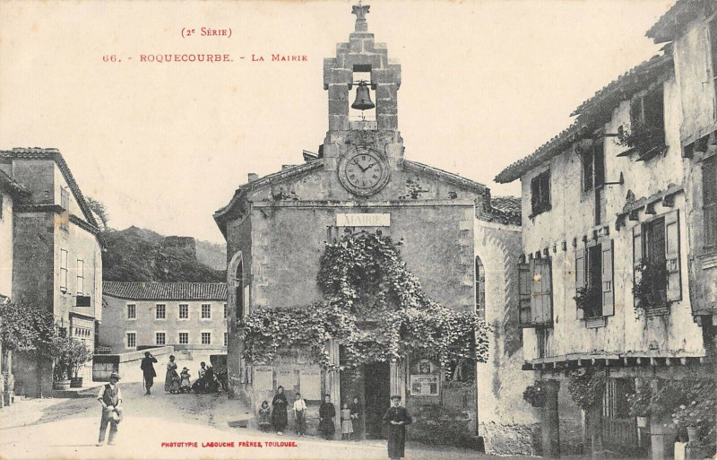 Carte postale ancienne Roquecourbe La Mairie à Roquecourbe