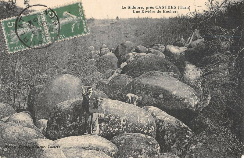 Carte postale ancienne Le Sidobre Pres Castres Une Riviere De Rochers à Castres