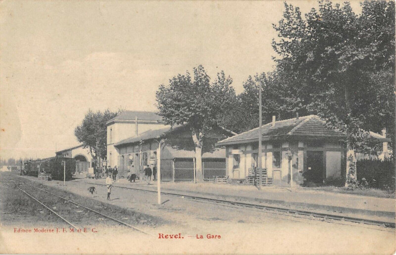 Carte postale ancienne Revel La Gare à Revel