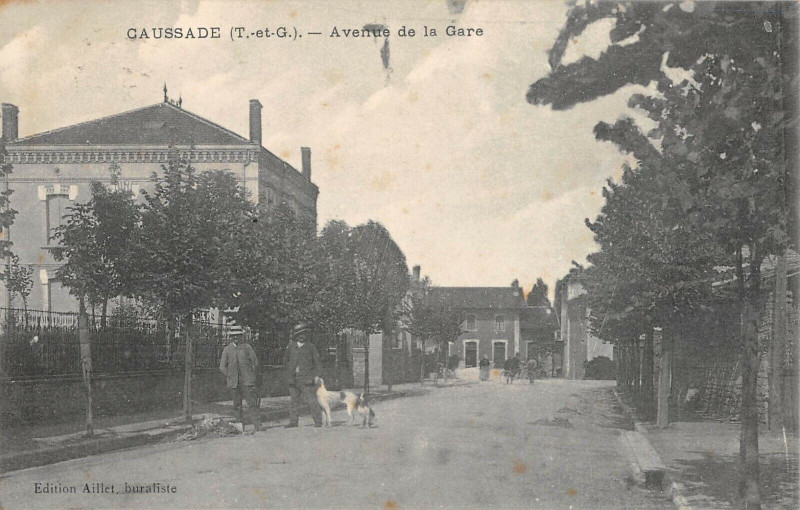 Carte postale ancienne Caussade Avenue De La Gare à Caussade