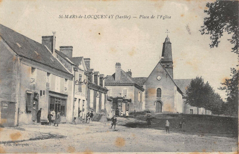 Carte postale ancienne Saint Mars De Locquenay Place De L'Eglise à Saint-Mars-de-Locquenay