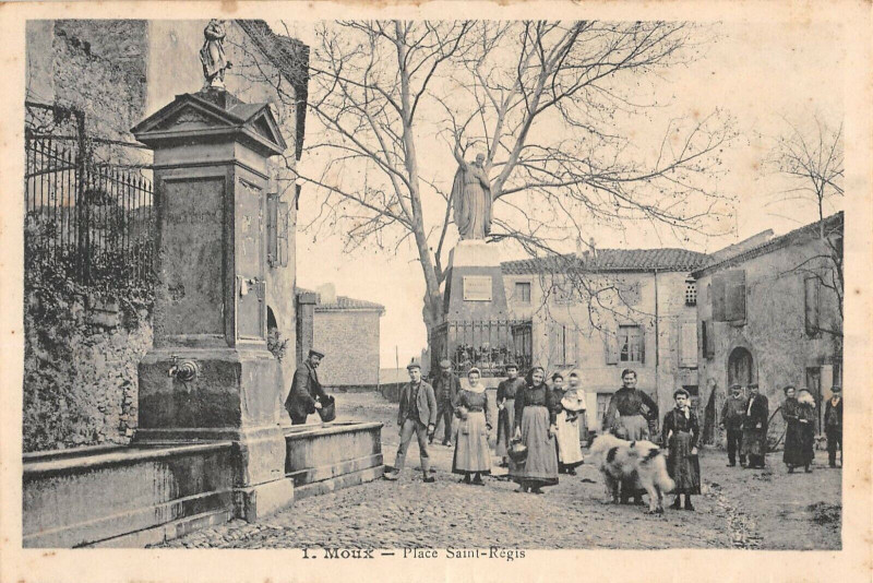 Carte postale ancienne Moux Place Saint Regis à Moux
