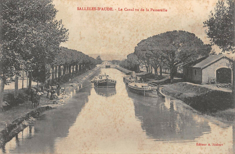 Carte postale ancienne Salleles D'Aude Le Canal Vu De La Passerelle