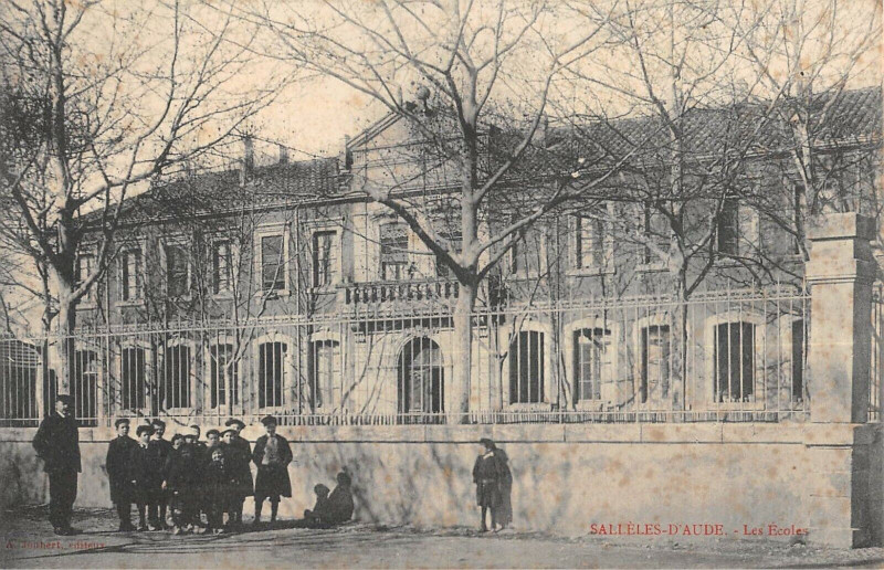 Carte postale ancienne Salleles D'Aude Les Ecoles