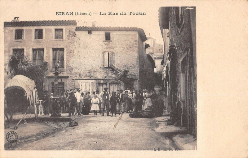 Carte postale ancienne Siran La Rue Du Tocsin à Siran