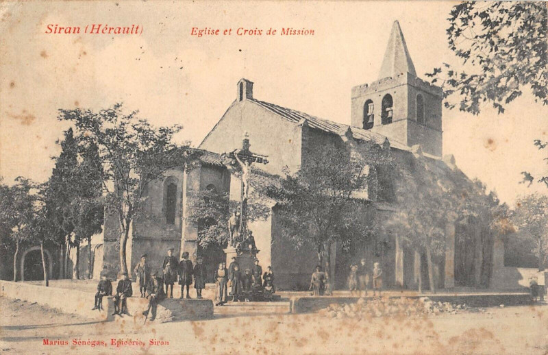 Carte postale ancienne Siran Eglise Et Croix De Mission à Siran