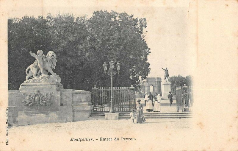 Carte postale ancienne Montpellier Entree Du Peyrou à Montpellier