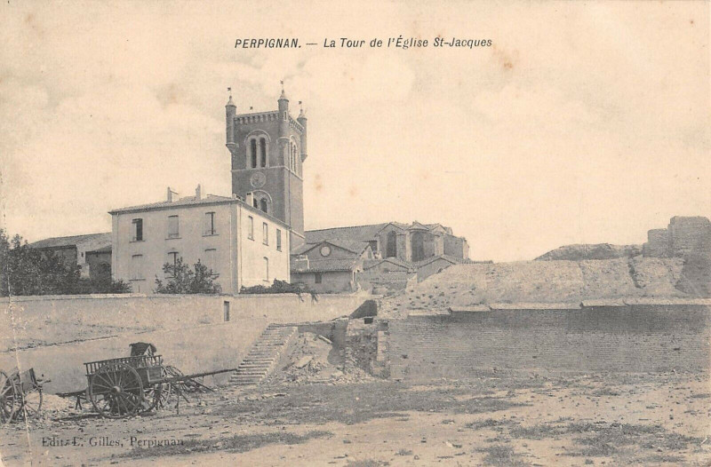 Carte postale ancienne Perpignan La Tour De L'Eglise Saint Jacques à Perpignan