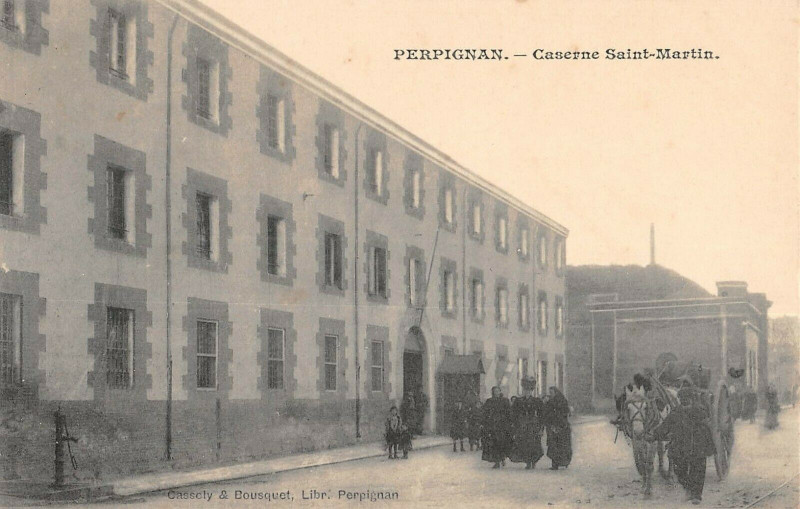 Carte postale ancienne Perpignan Caserne Saint Martin à Perpignan