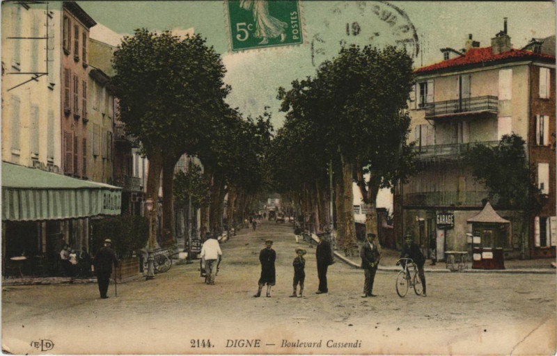 Carte postale ancienne Digne-les-Bains Boulevard Cassendi à Digne-les-Bains