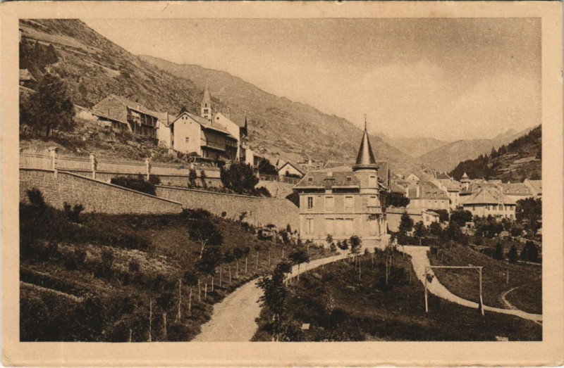 Carte postale ancienne Aiguilles et ses Belles Villas