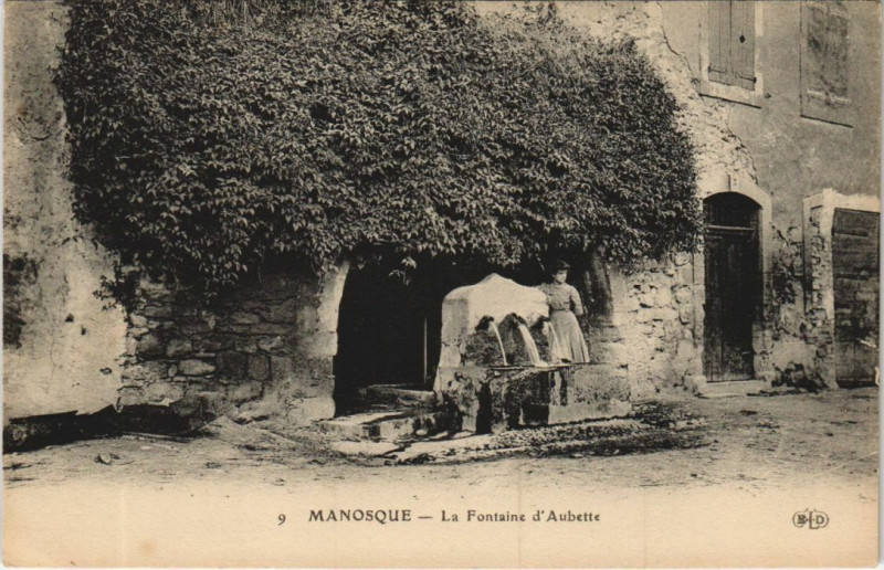 Carte postale ancienne Manosque La Fontaine d'Aubette à Manosque