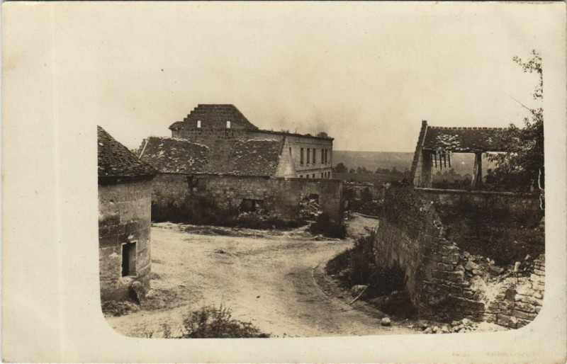 Carte postale ancienne Thouvent Ruines - Village Scene