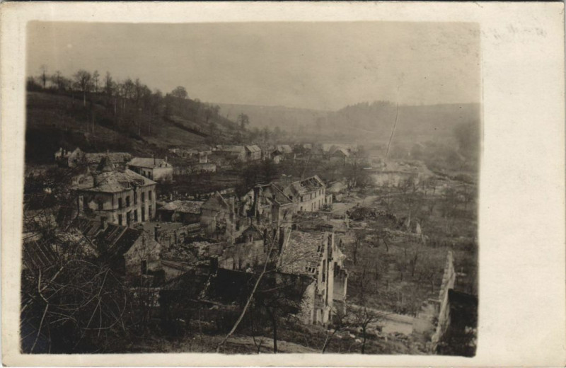 Carte postale ancienne Nampcel Ruines - Village Scene à Nampcel