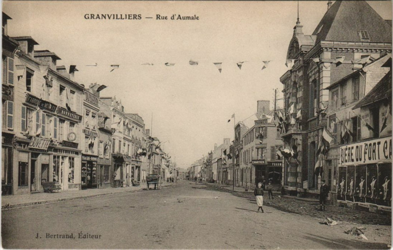 Carte postale ancienne Grandvilliers Rue d'Aumale à Grandvilliers