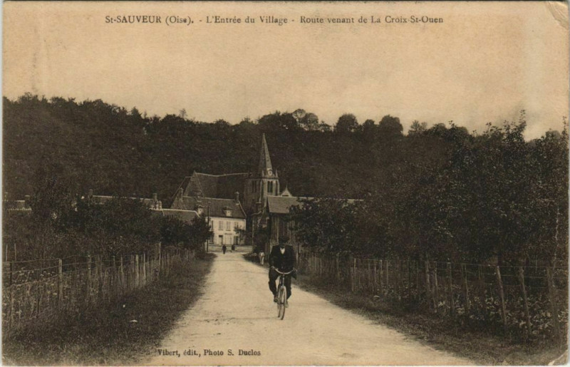 Carte postale ancienne Saint-Sauveur L'Entree du Village à Saint-Sauveur