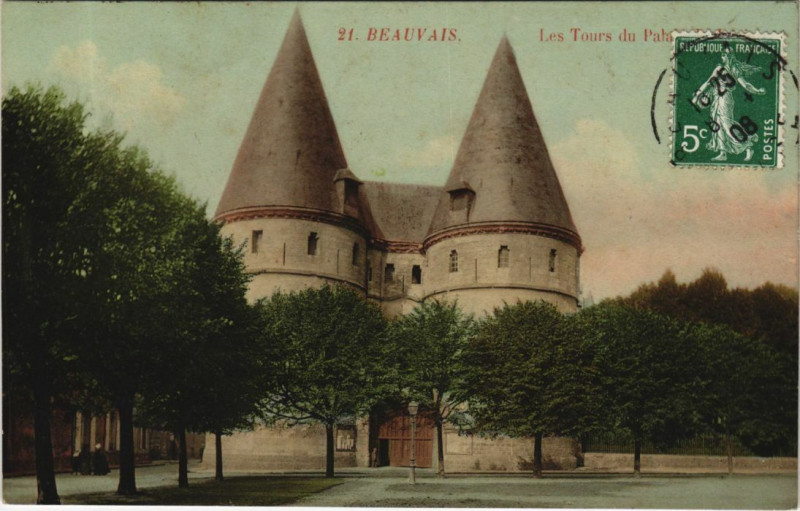 Carte postale ancienne Beauvais Les Tours du Palais de Justice à Beauvais