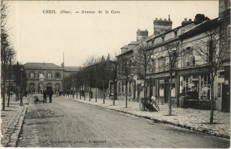 Carte postale ancienne Creil Avenue de la Gare à Creil