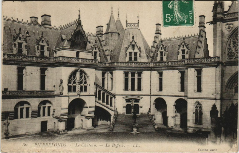 Carte postale ancienne Pierrefonds Le Chateau - Le Beffroi à Pierrefonds