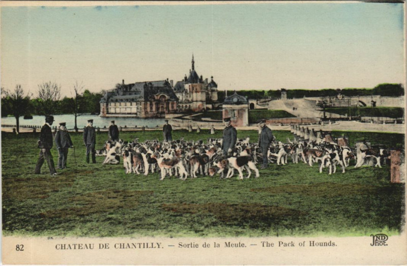 Carte postale ancienne Chantilly Chateau - Sortie de la Meute à Antilly