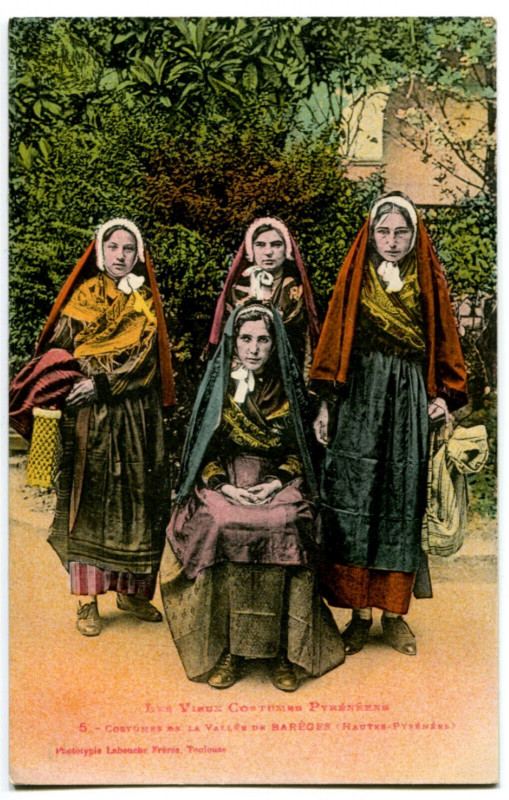 Carte postale ancienne Hautes-Pyrénées Costumes de la Vallée de Barèges à Barèges
