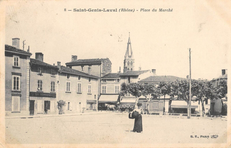 Carte postale ancienne Saint Genis Laval Place Du Marche à Saint-Genis-Laval