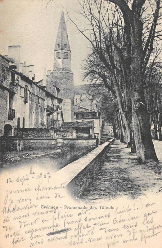 Carte postale ancienne Cremieu Promenade Des Tilleuls
